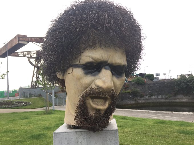 File:Luke Kelly's Statue Vandalised.jpg