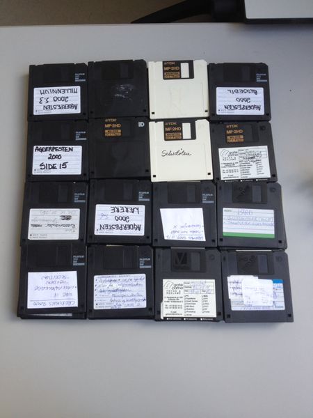 File:Floppydiscoffloppydiscs.JPG