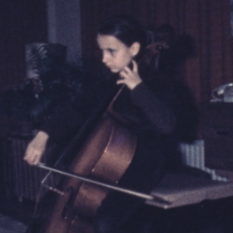 Éva Isis on the cello.png