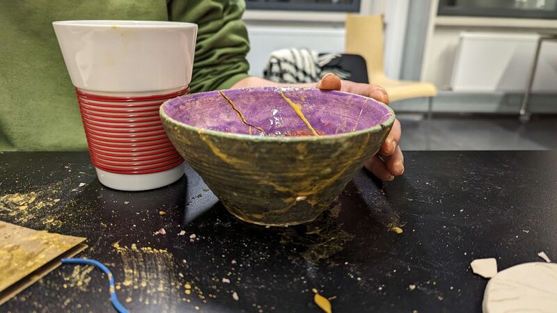 File:Kintsugi-workshop-cup.jpg